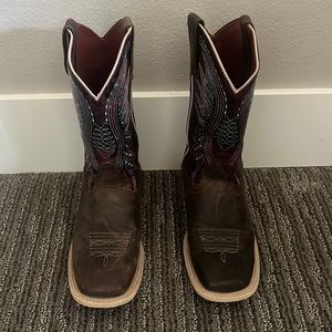 Ariat cowgirl boots